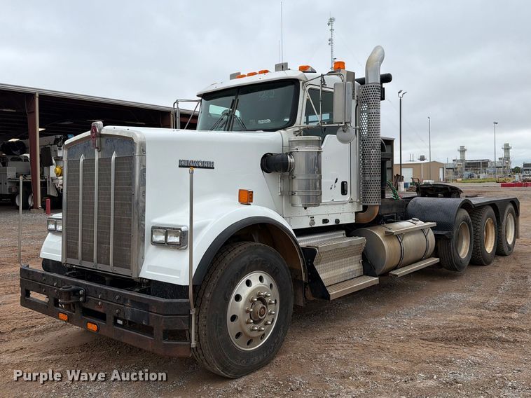 2008 Kenworth W900 semi truck - EW8980