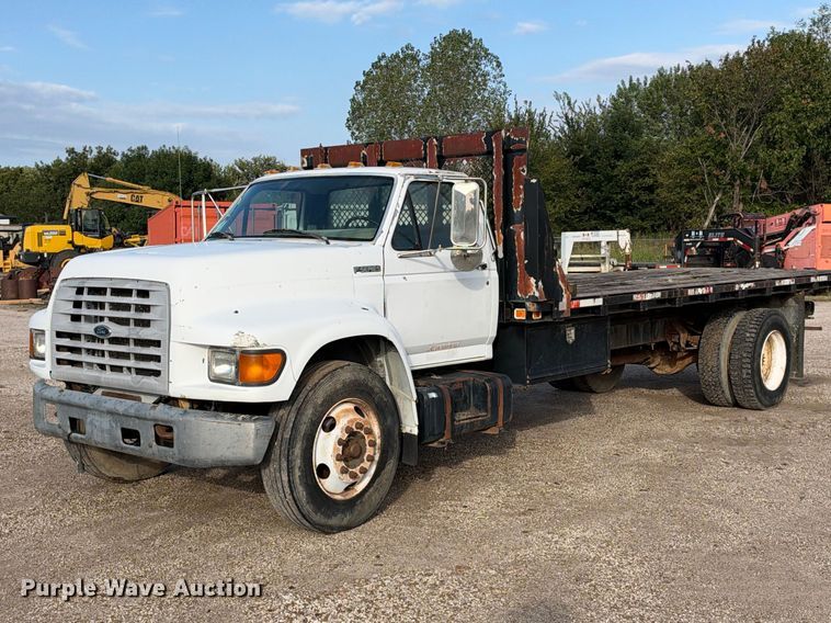 1999 Ford F800 flatbed truck - EX2296