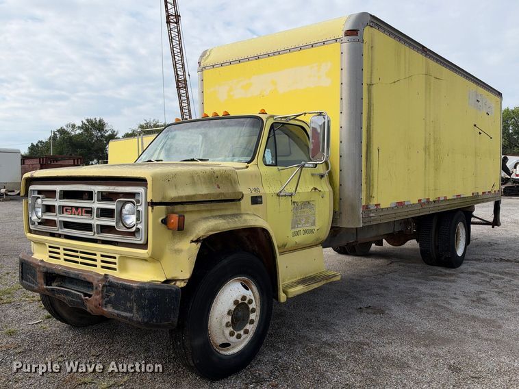 1986 GMC 7000 box truck - EX2302