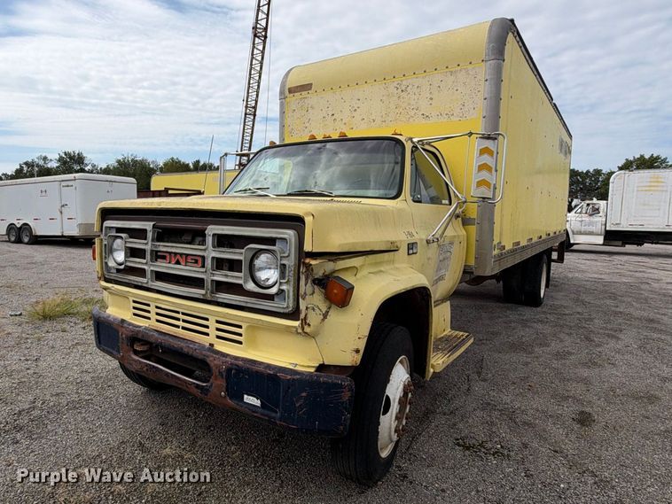 1986 GMC 7000 box truck - EX2303