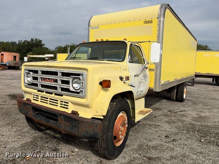 GMC 7000 box truck - EX2306