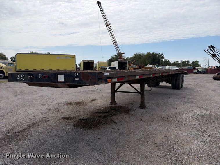 1981 Hobbs  flatbed trailer - EX2310