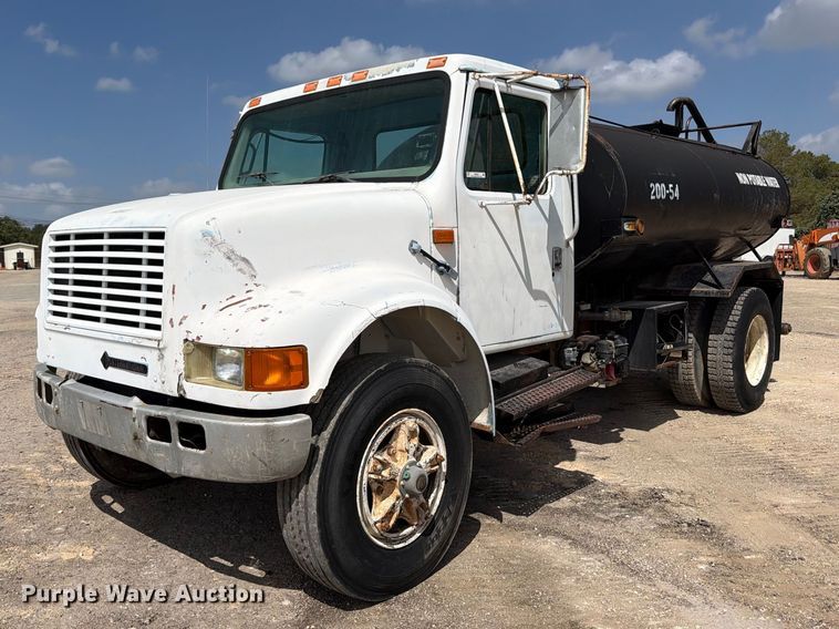 1997 International 4700 water truck - FB8335