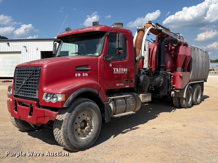 2006 Volvo VHD vacuum truck - FC3331