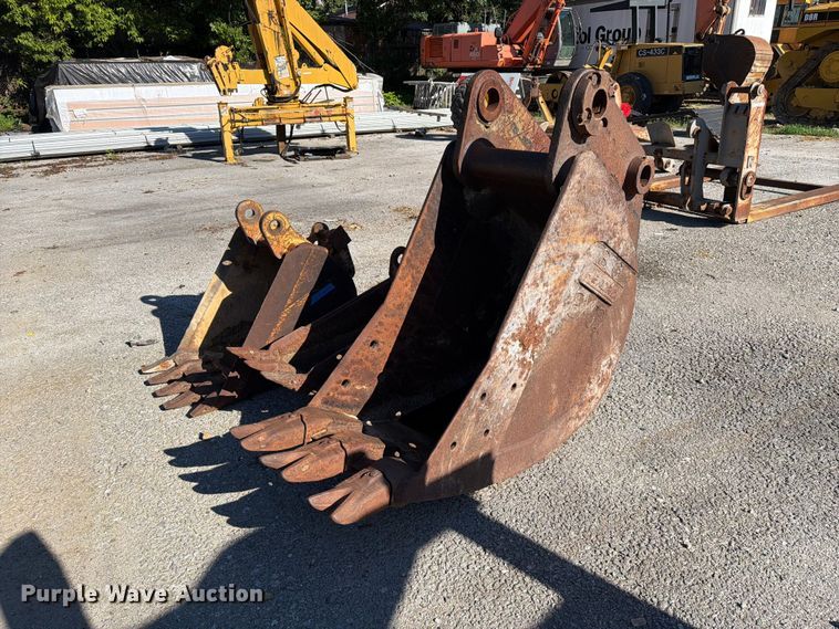 (3) excavator buckets - FC3375