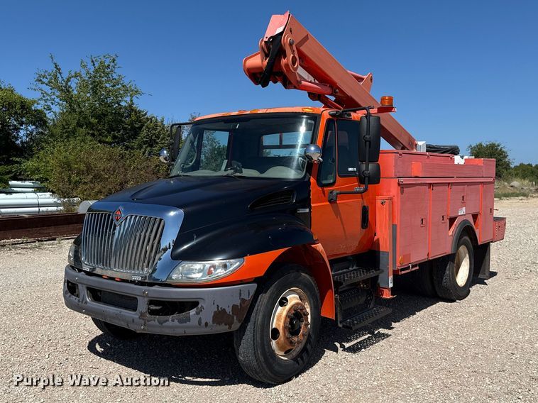 2010 International DuraStar 4300 bucket truck - FC4348