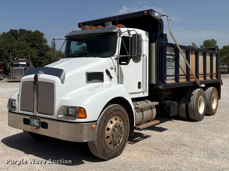 2007 Kenworth T300 dump truck - FC4355