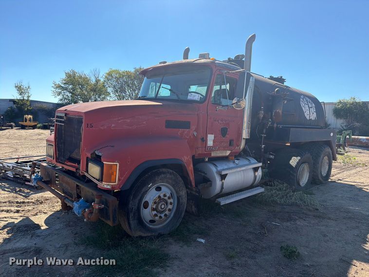 2001 Mack CH613 water truck - FI0393