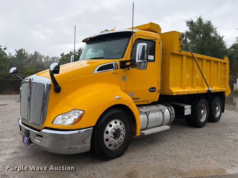 2021 Kenworth T680 dump truck - FJ2006