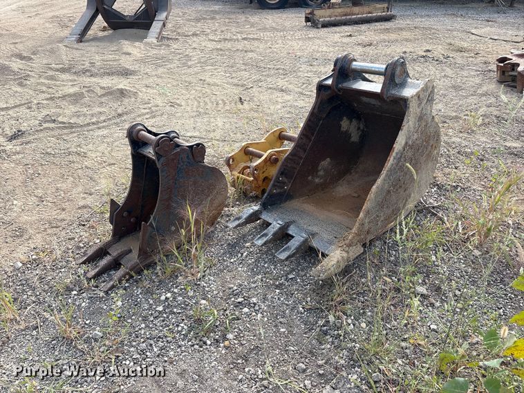 (3) Excavator attachments - FK2117