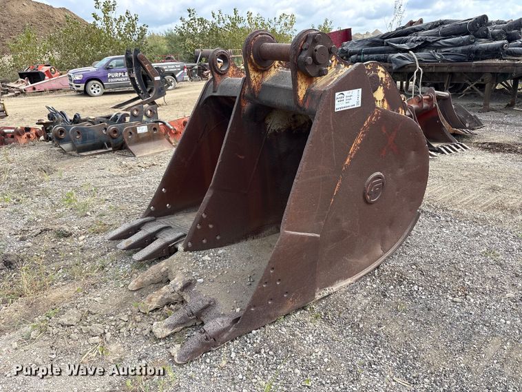 (2) Excavator buckets - FK2119