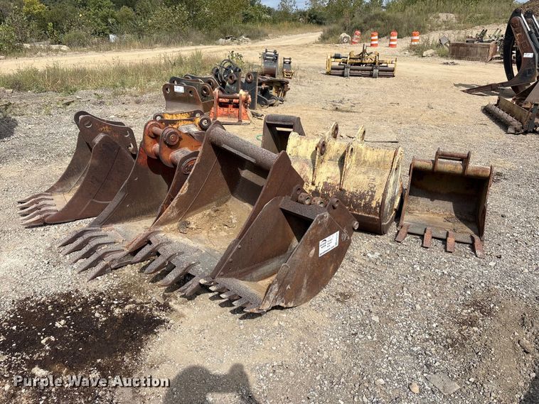(8) Excavator buckets - FK2121