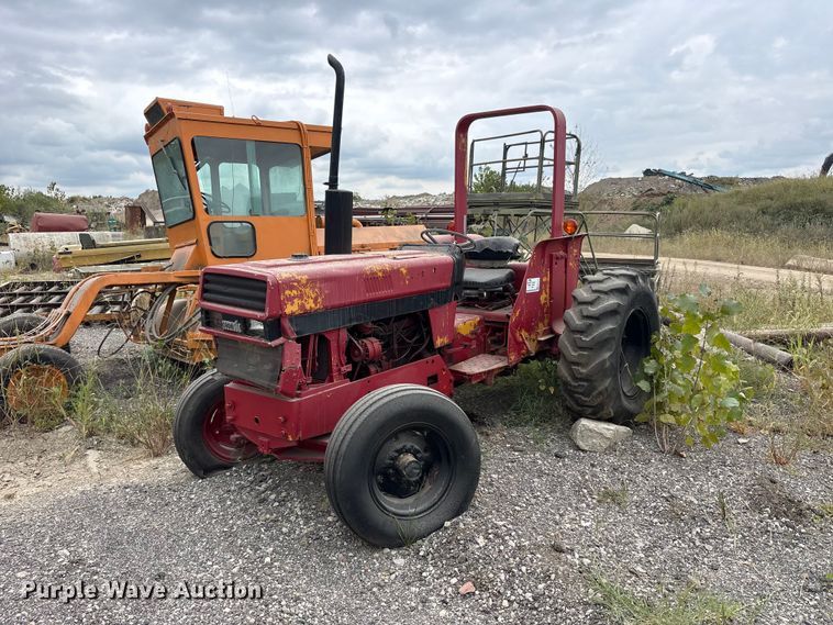 1988 Case IH 585 tractor - FK2124