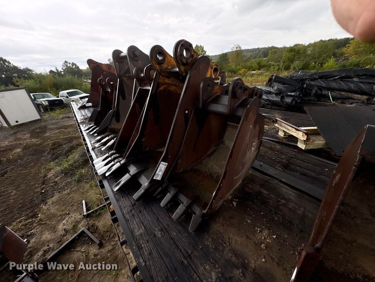 (5) Excavator buckets - FK2126