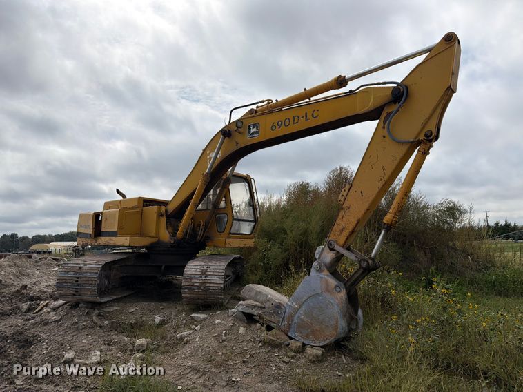 1990 John Deere 690D-LC excavator - FK3800