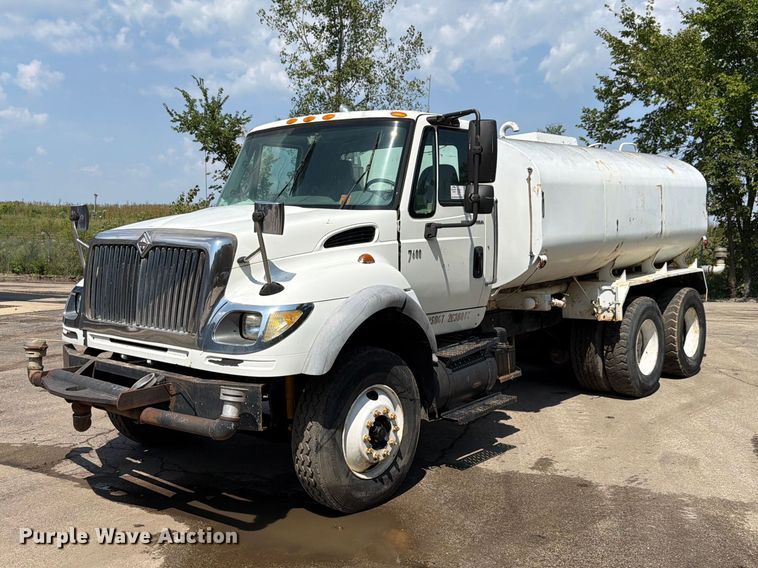 2006 International WorkStar 7600 water truck - FK4135