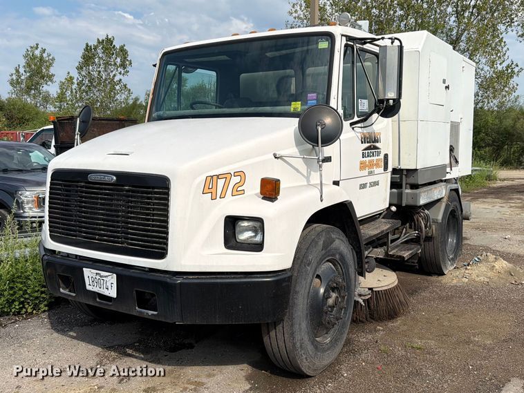 2005 Freightliner FL70 street sweeper truck - FK4146