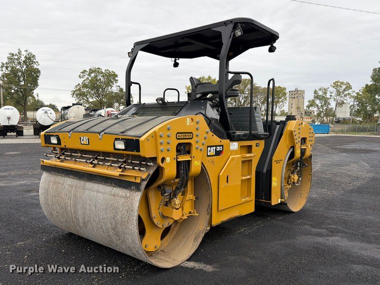 2021 Caterpillar CB13 double drum vibratory roller - FK4179