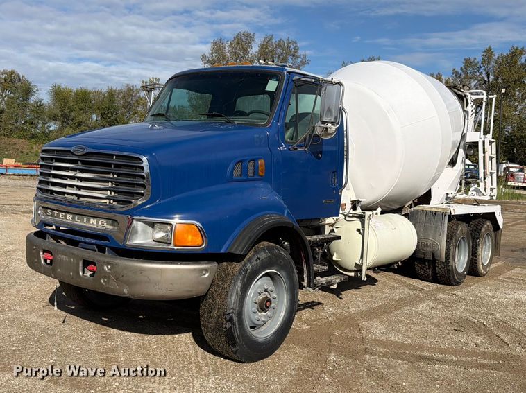 2004 Sterling Truck L8500 Series ready mix truck - FK4184