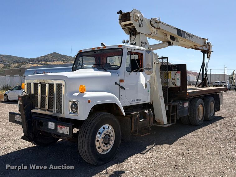 1996 International Navistar F-2574 crane truck - FK4633