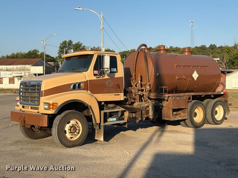 2007 Sterling Truck L9500 Series vacuum truck - FN2580
