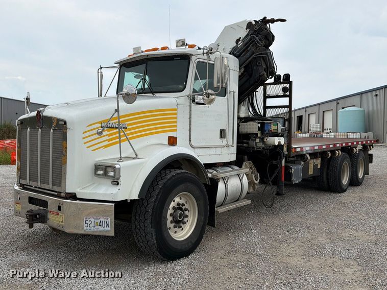 2002 Kenworth T800 crane truck - FN5882