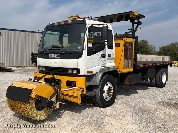 1998 GMC T7500 flatbed truck - FN5884