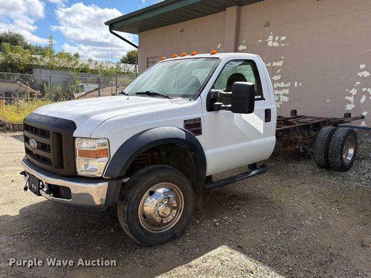 2008 Ford F450 Super Duty truck cab and chassis - FT8125