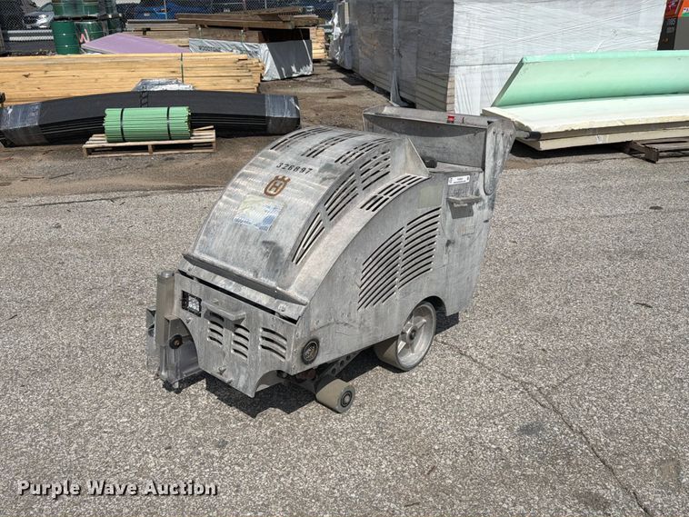 Husqvarna Soff Cut 4200 w/vac port concrete saw - FU0523