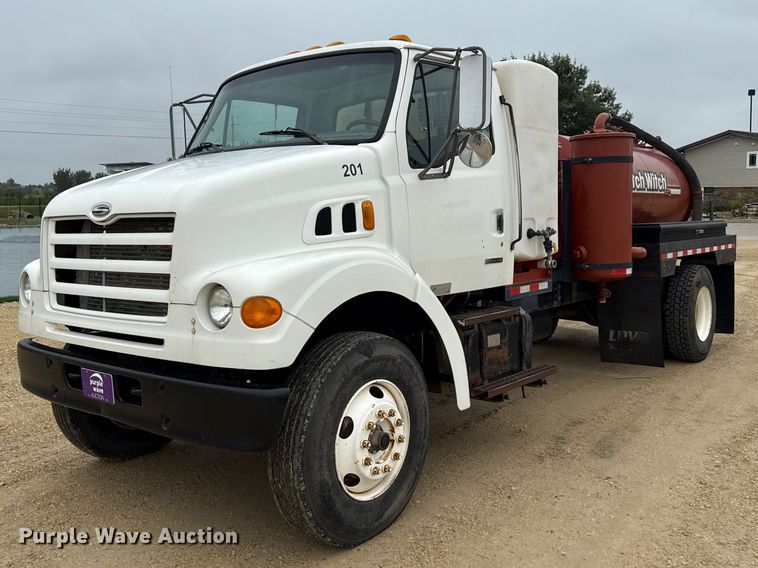 1999 Sterling Truck L7501 vacuum truck - ND9544