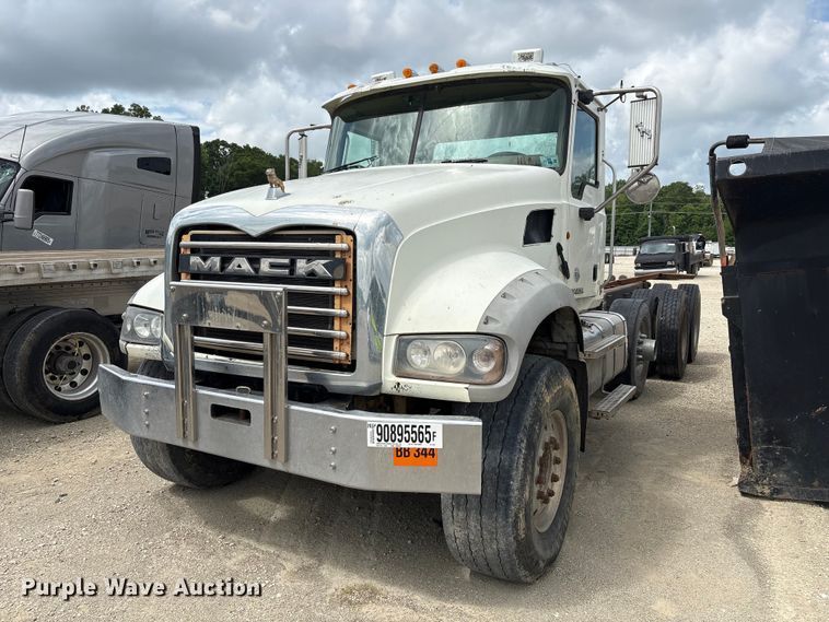 2011 Mack GU713 dump truck - YA3142