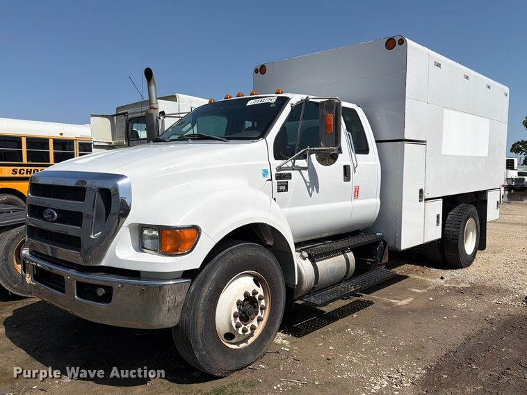 2015 Ford F750 Super Duty chipper truck - YA3286