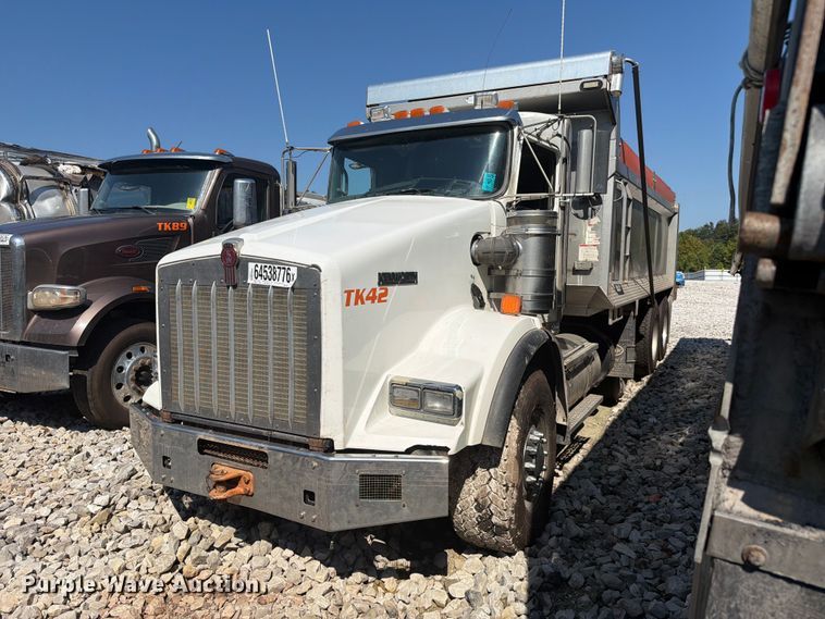 2016 Kenworth T800 dump truck - YA4710