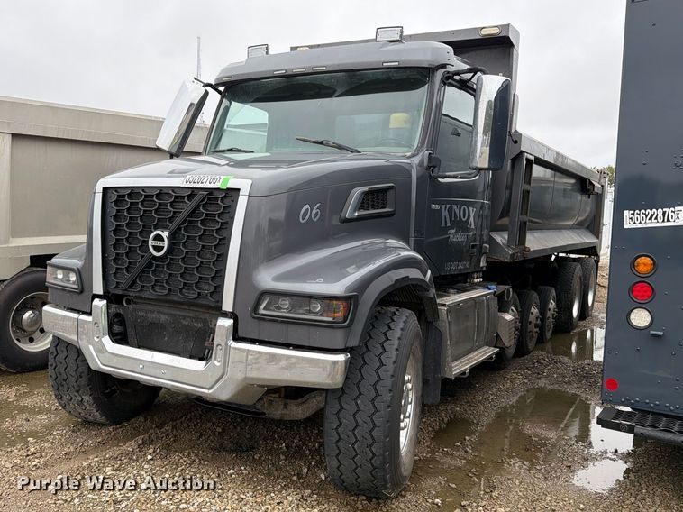 2022 Volvo VHD dump truck - YA5103