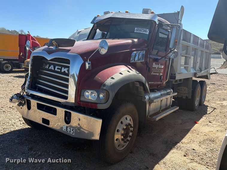 2019 Mack Granite dump truck - YA5303