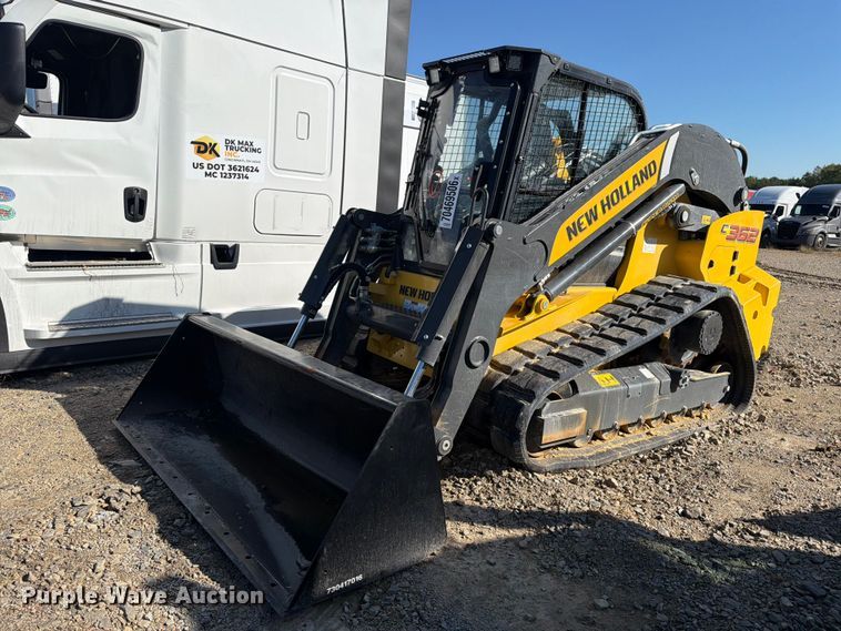 2023 New Holland C362 tracked skid steer loader - YA5481