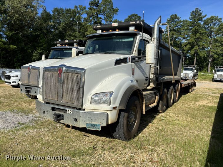2025 Kenworth T880 dump truck - ZA0838