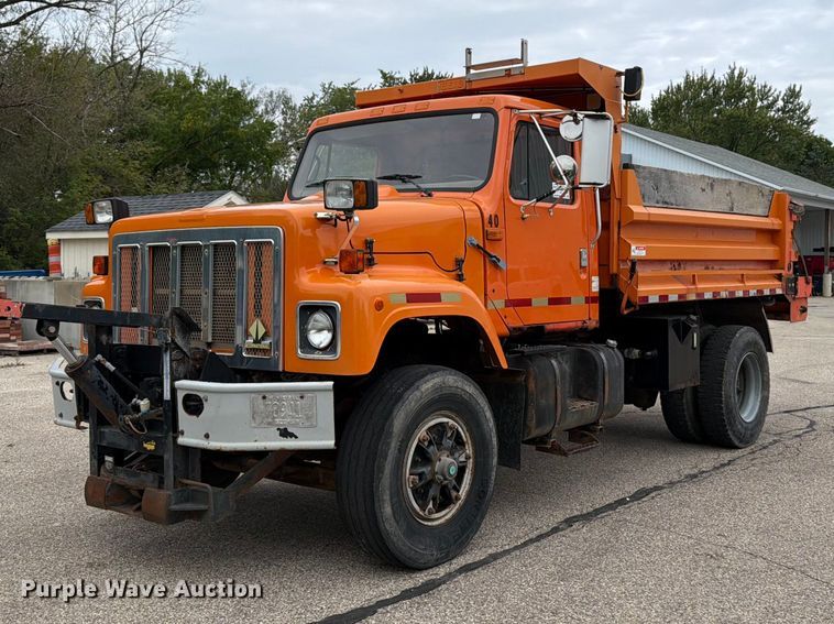 1998 International 2554 dump truck - DV2076