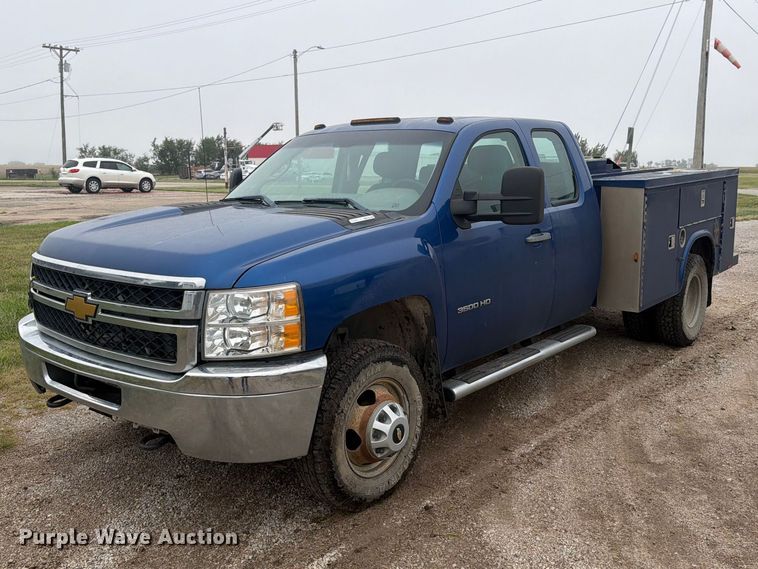 2012 Chevrolet Silverado 3500HD Ext. Cab utility bed pickup truck - DY3453
