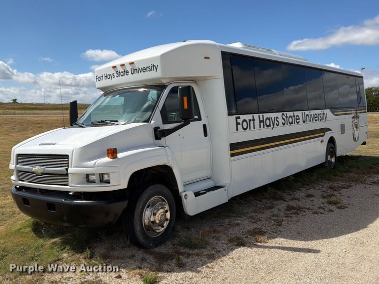 2009 Chevrolet C5500 shuttle bus - EI7682