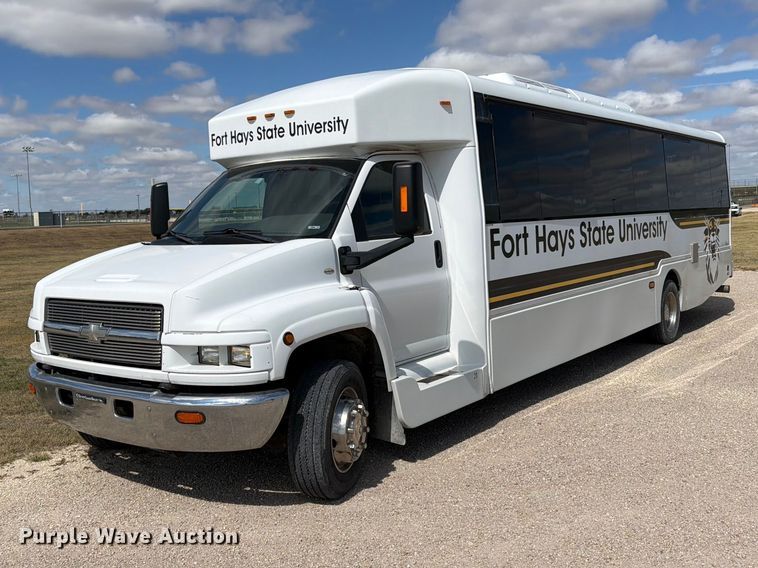 2009 Chevrolet C5500 shuttle bus - EI7683