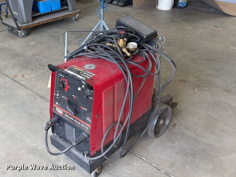 Lincoln Square Wave Tig 175 welder - EI7688