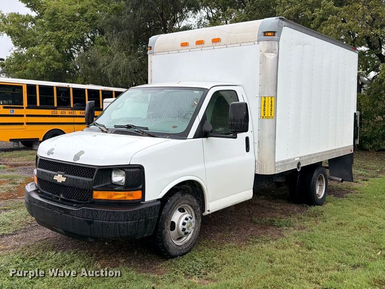 2012 Chevrolet Express 3500 box truck - EI7765