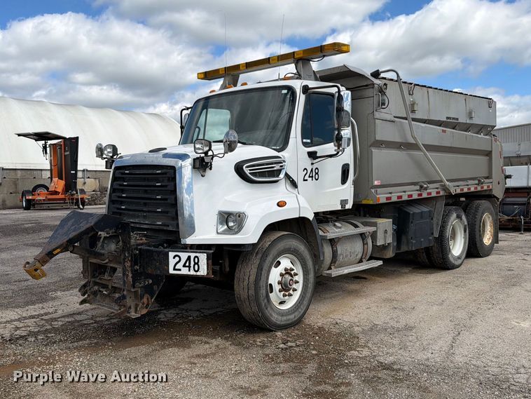 2015 Freightliner 108SD dump truck - EO8761