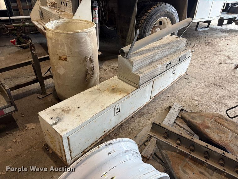 (2) toolboxes - ES1142