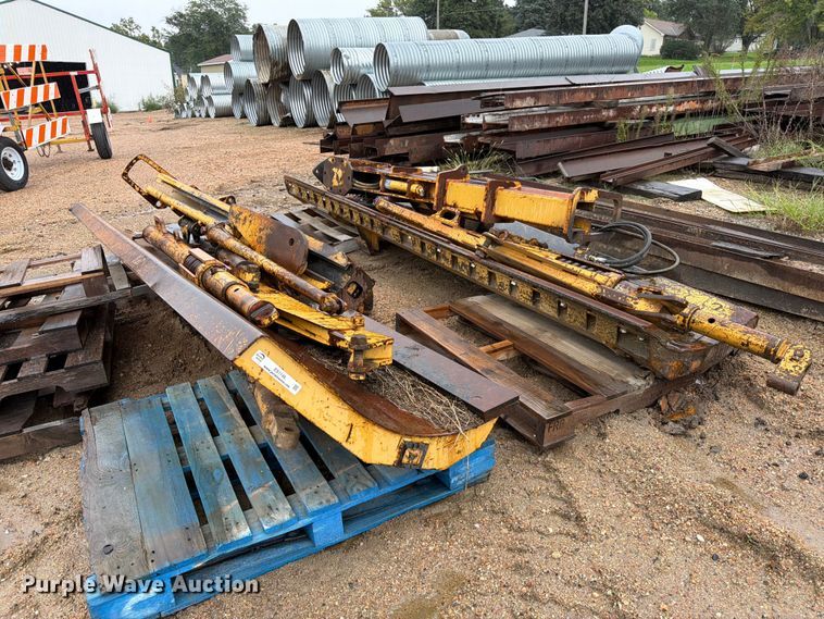 (2) wing plows - ES1149