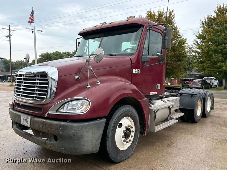 2002 Freightliner Columbia semi truck - ES1153