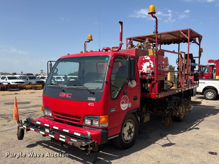 2004 GMC W5 paint striper truck - EW5063