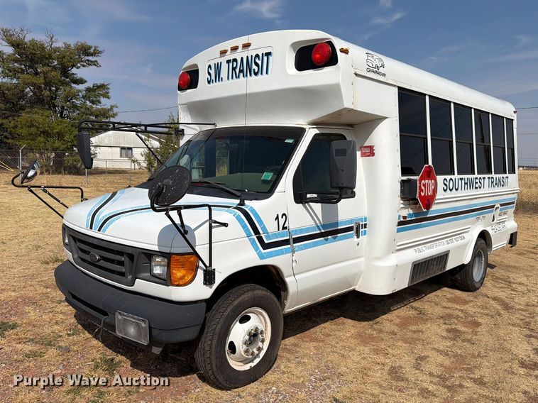 2003 Ford E450 Super Duty shuttle bus - EW8940