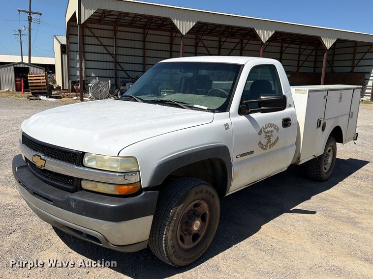 2002 Chevrolet Silverado 1500 utility bed pickup truck - EX0051